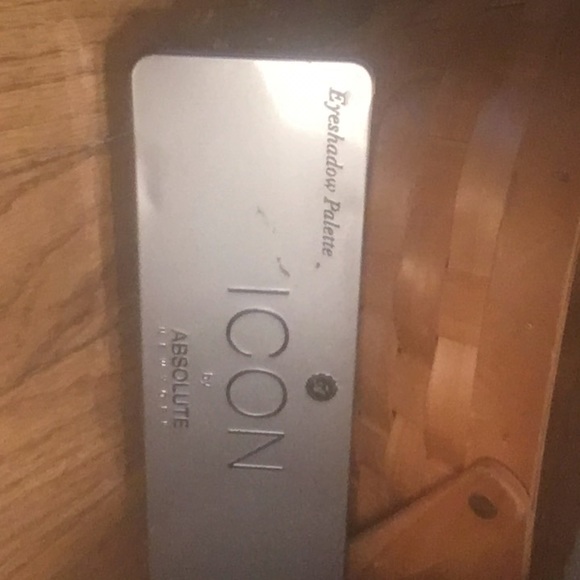 Icon eyeshadow - Picture 2 of 3